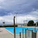 F007 - Fano, Monolocale Fronte Mare In Con Piscina Apartmán