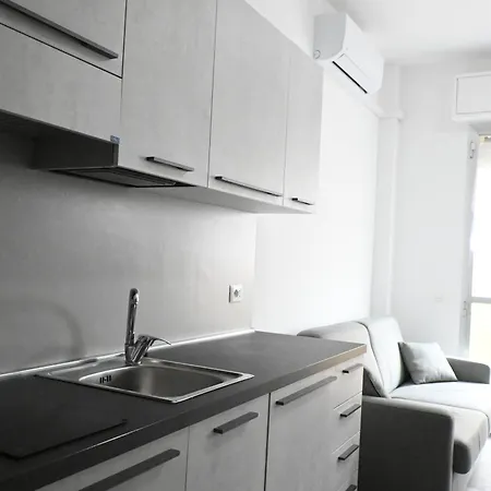 F007 - Fano, Monolocale Fronte Mare In Con Piscina Appartamento Fano