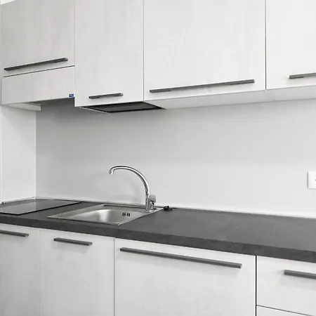 F007 - Fano, Monolocale Fronte Mare In Con Piscina * Fano