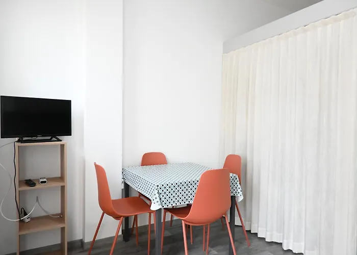 F007 - Fano, Monolocale Fronte Mare In Con Piscina * Fano